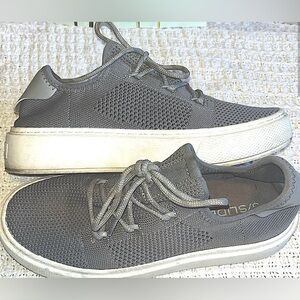J Slides Grey Demetria knit stretch mesh platform sneakers sz says 7.5  fits 8